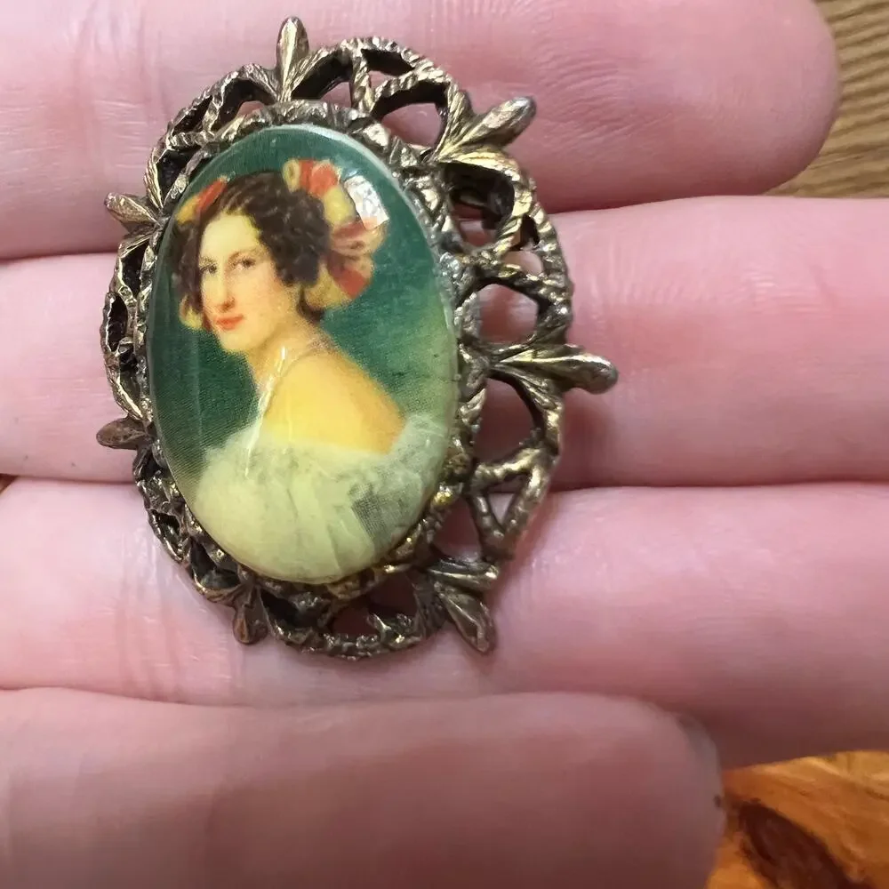 Vintage Woman Cameo Brooch Lapel Pin Rococo Period‎ 18th Century Jewelry